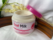 Lade das Bild in den Galerie-Viewer, Ice &amp; Dee Goatmilk Brightening Cream ||Evens your skin out and gets rid of blemishes|| 250ml
